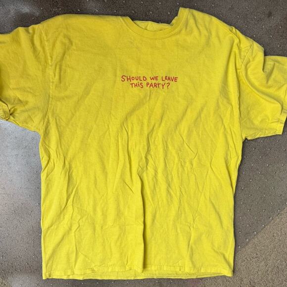 Lonely Ghost- Should we leave this party graphic tshirt size large - Picture 1 of 4